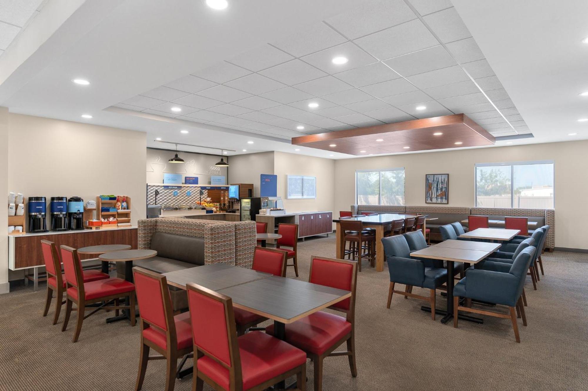 Holiday Inn Express Hotel & Suites Coralville By Ihg Zewnętrze zdjęcie