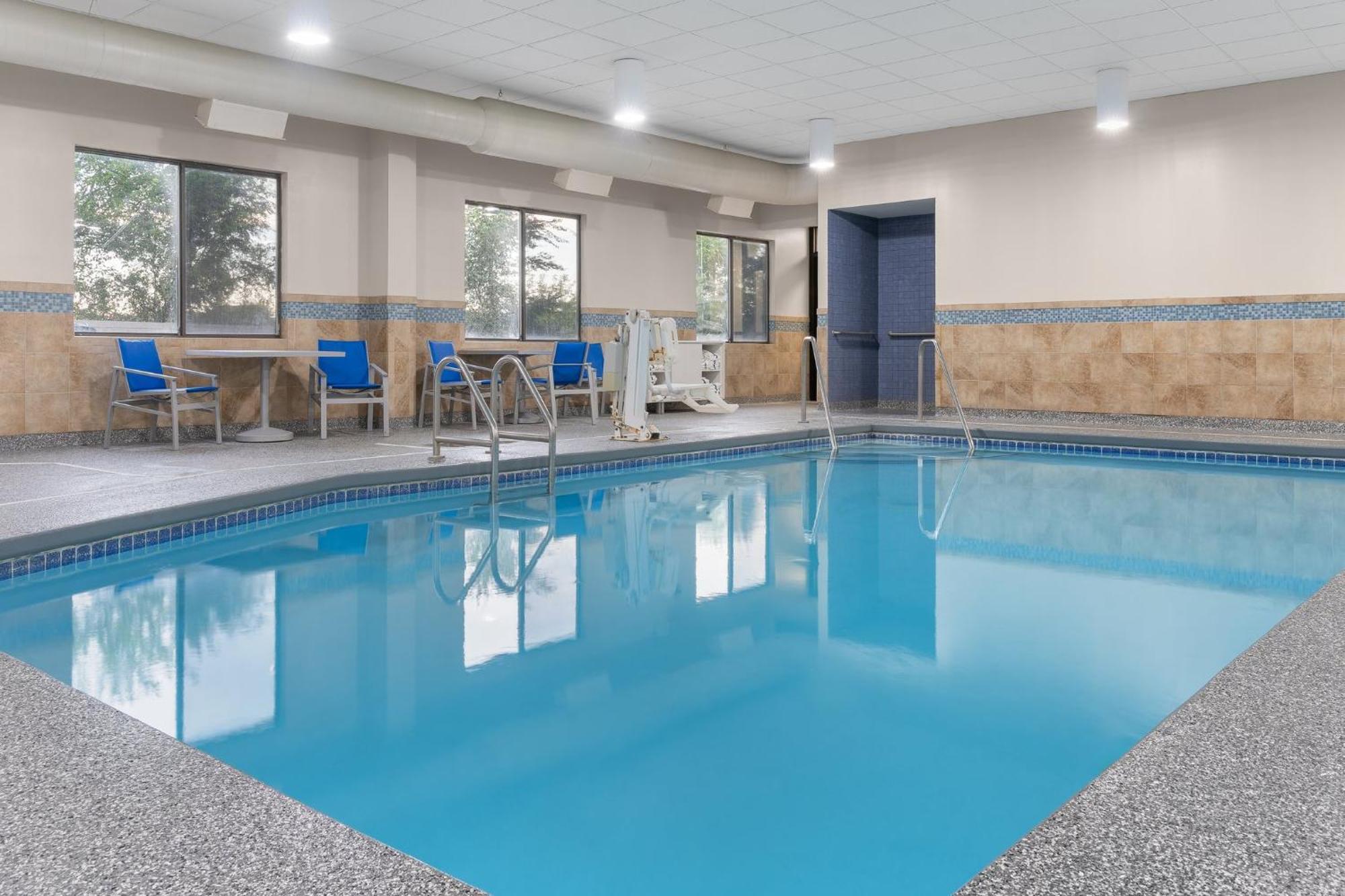 Holiday Inn Express Hotel & Suites Coralville By Ihg Zewnętrze zdjęcie