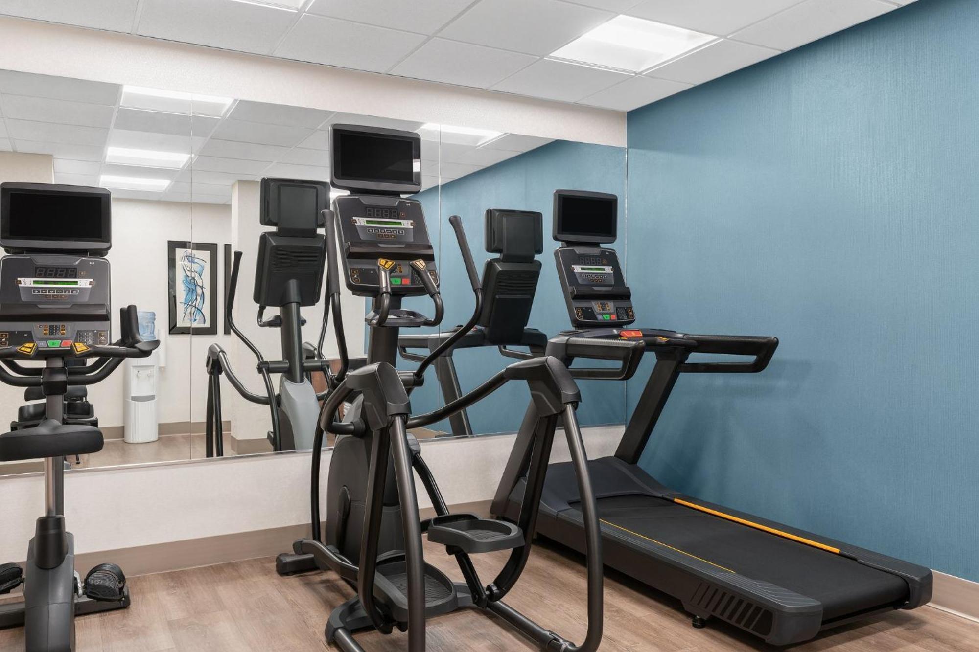 Holiday Inn Express Hotel & Suites Coralville By Ihg Zewnętrze zdjęcie