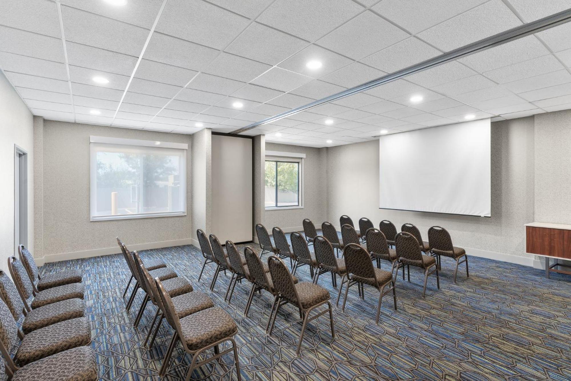 Holiday Inn Express Hotel & Suites Coralville By Ihg Zewnętrze zdjęcie