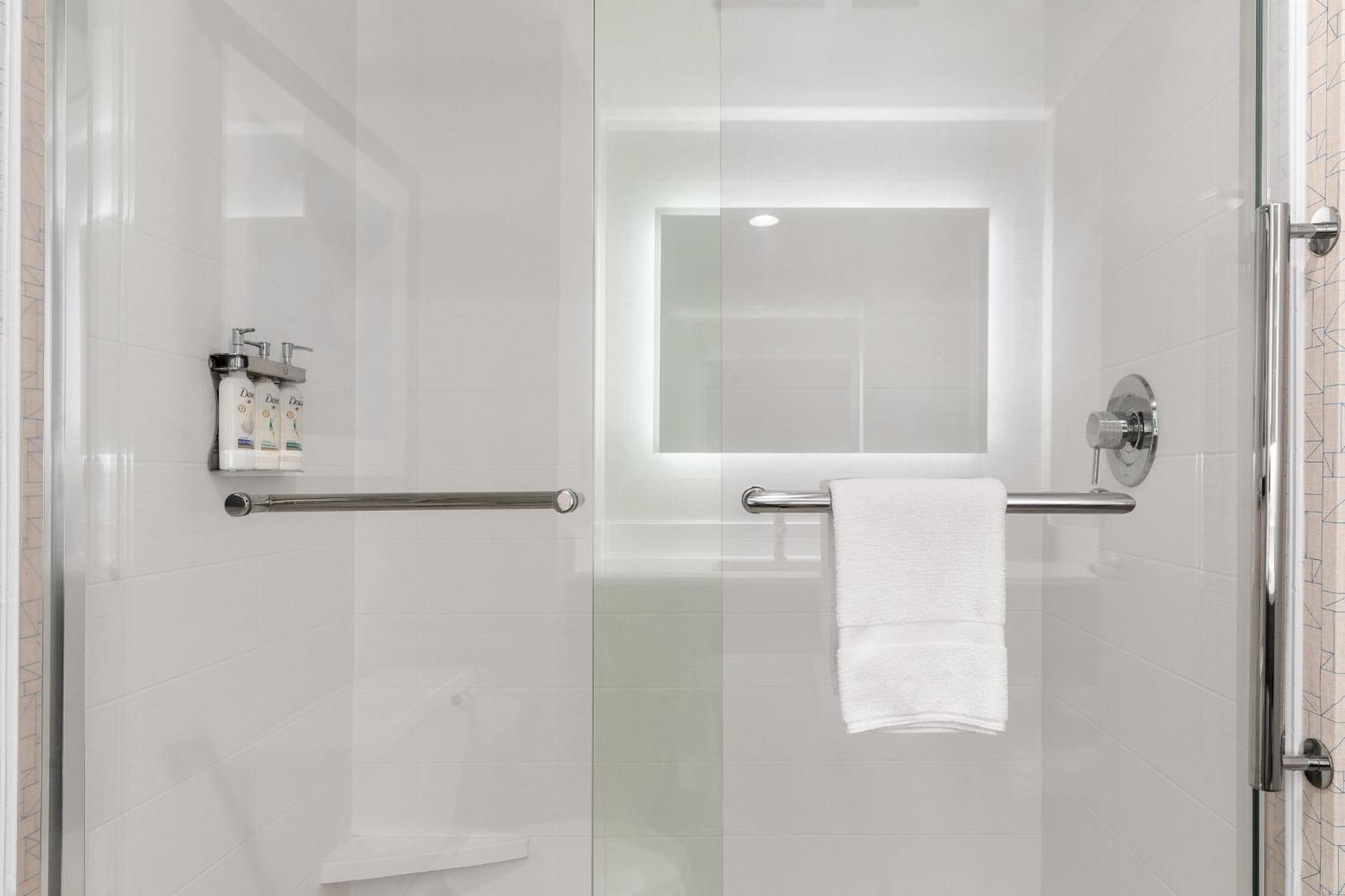 Holiday Inn Express Hotel & Suites Coralville By Ihg Zewnętrze zdjęcie