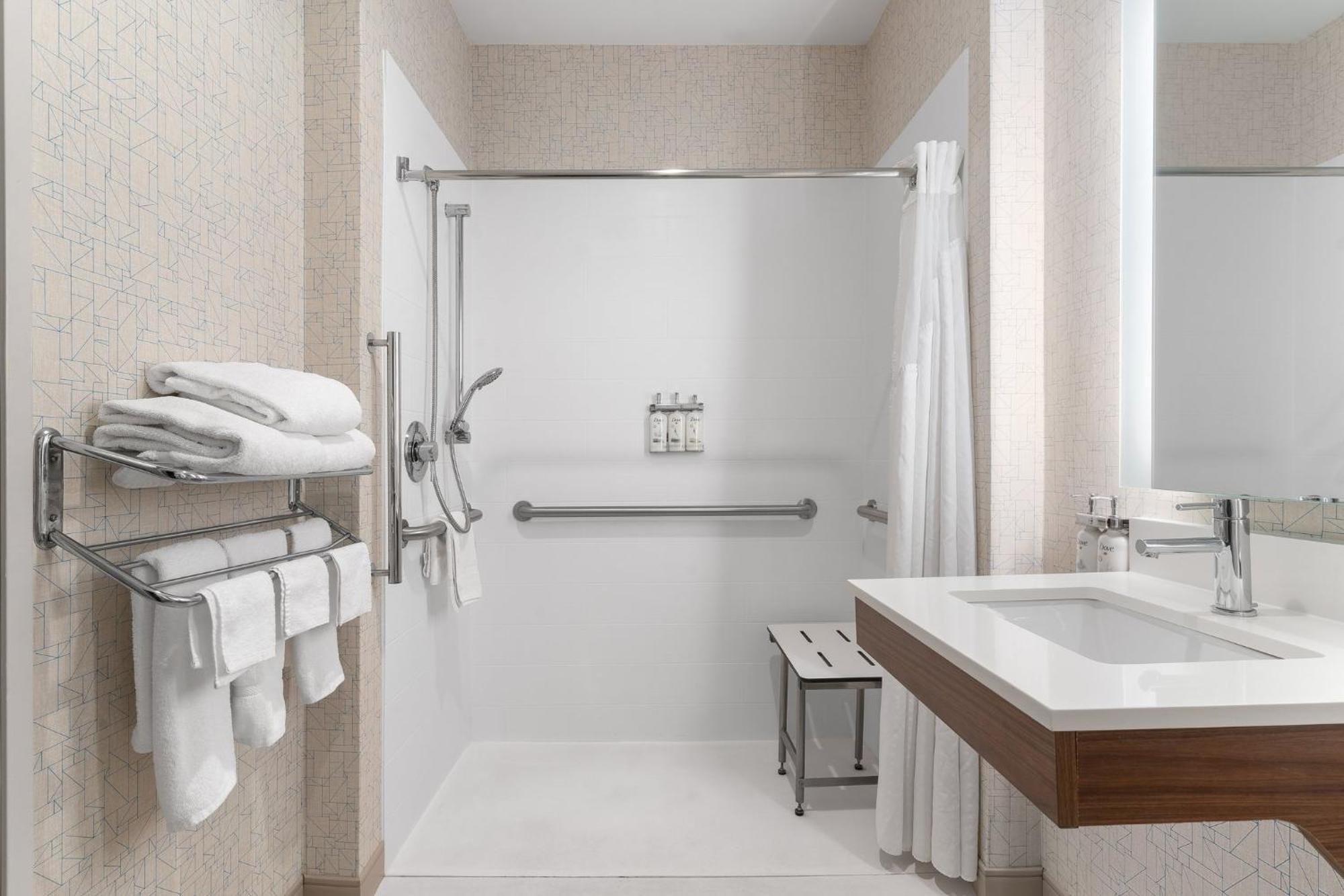 Holiday Inn Express Hotel & Suites Coralville By Ihg Zewnętrze zdjęcie