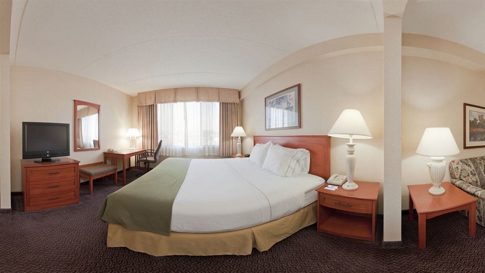 Holiday Inn Express Hotel & Suites Coralville By Ihg Zewnętrze zdjęcie